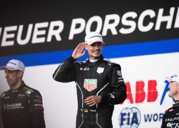 Pascal Wehrlein vyhrál první velkou cenu Formule E