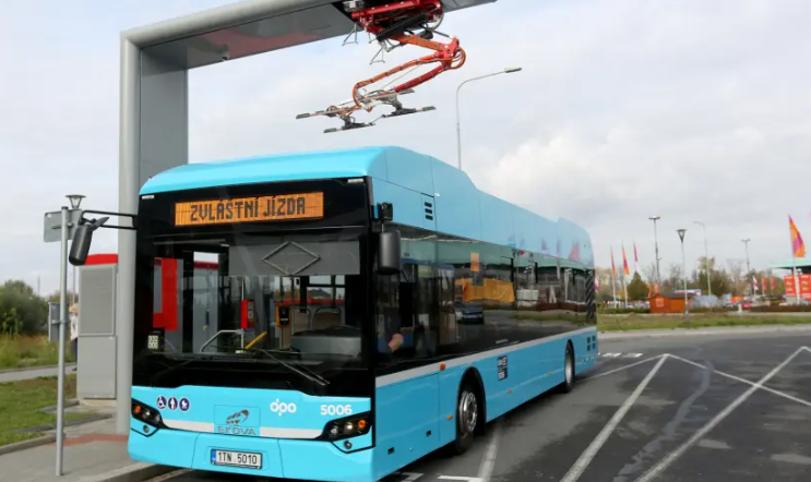 Elektrobusů v EU přibývá. V Česku už to tak slavné není.